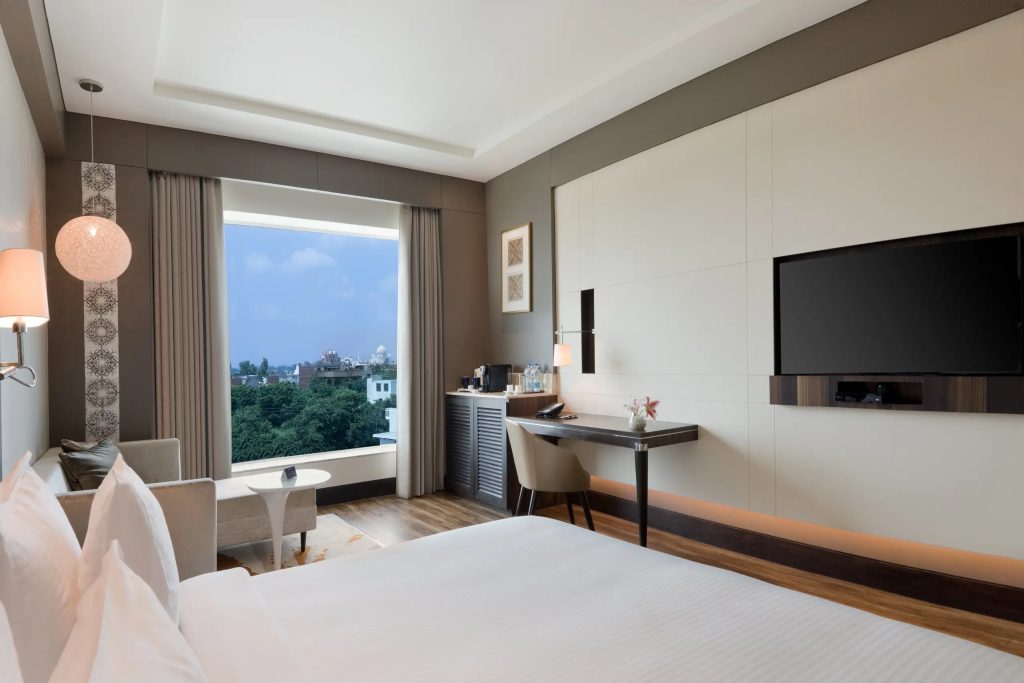 Taj Hotel & Convention Centre bad room