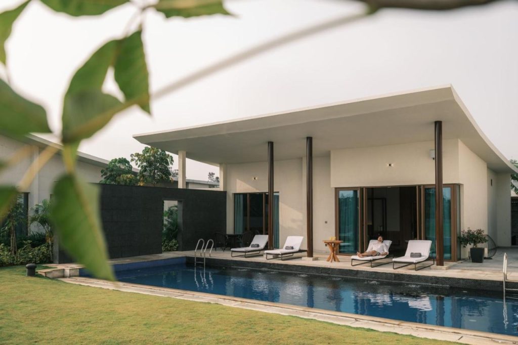 JW Marriott Hotel Bengaluru Prestige- poolside view