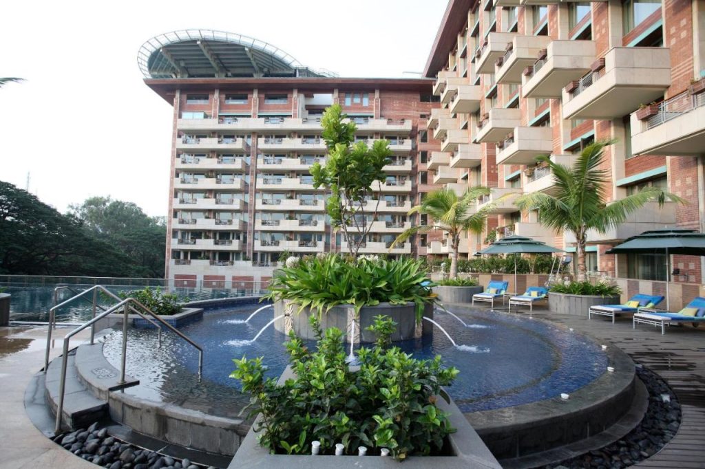 itc gardenia pool side area