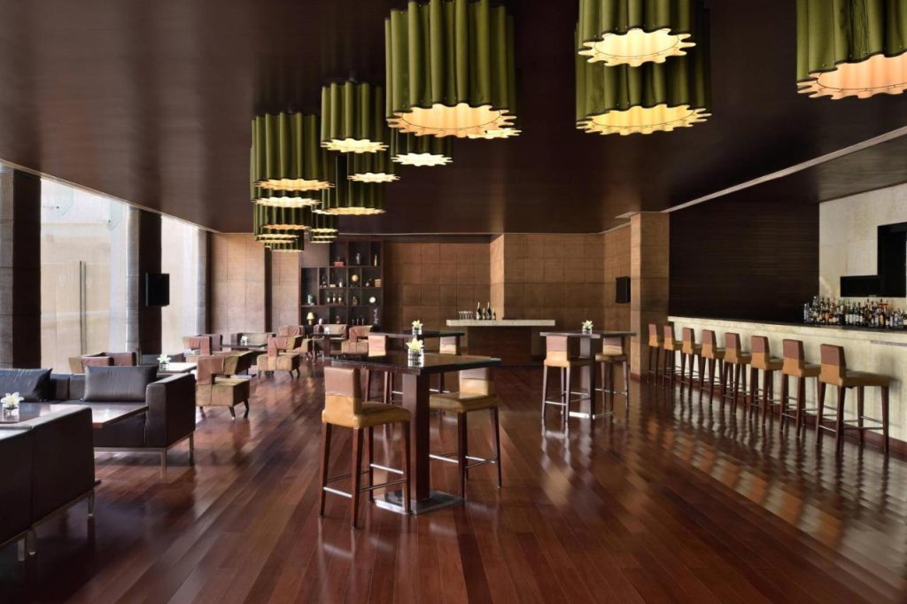 Jaipur Marriott Hotel - bar area