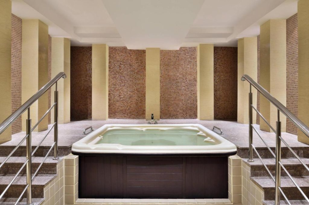 Jaipur Marriott Hotel - jacuzzi