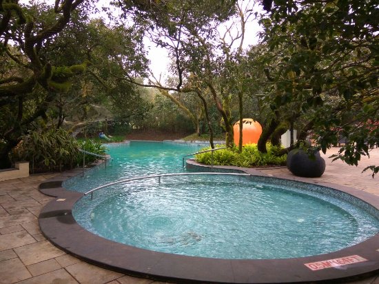 Le Meridien Mahabaleshwar Pool Area Le Meridien Mahabaleshwar Pool Area