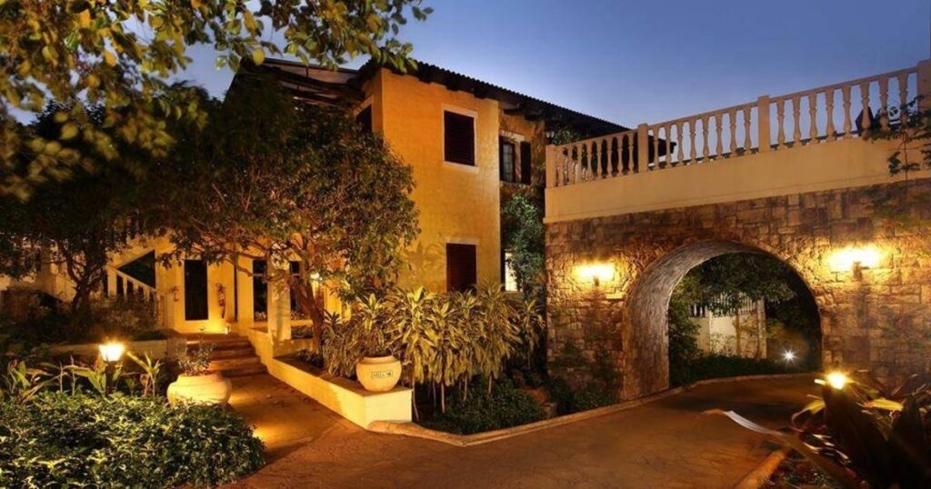 Le Meridien Mahabaleshwar Night View Le Meridien Mahabaleshwar Night View