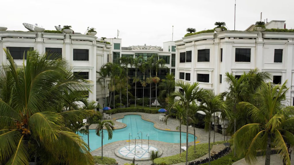 Le Royal Meridien, Chennai Pool View