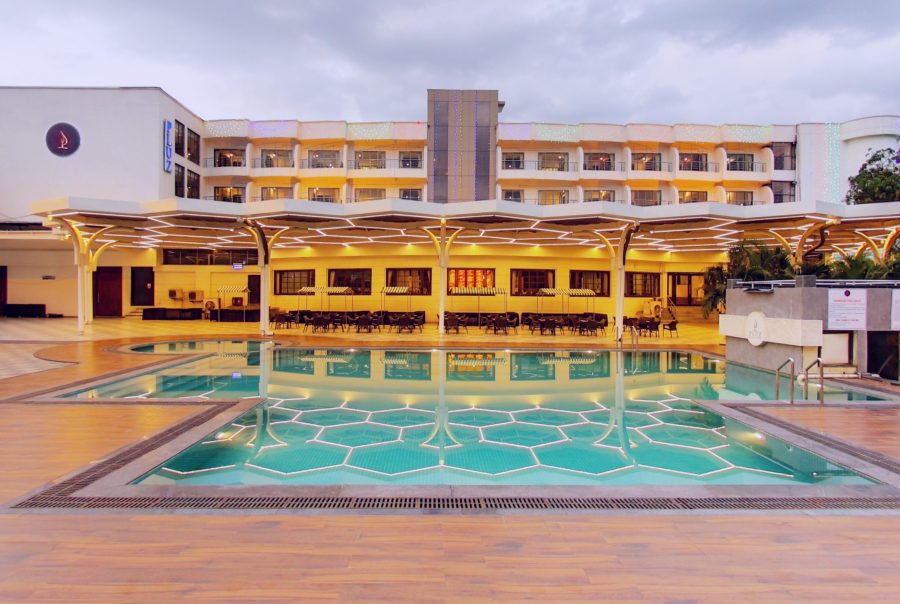 Pluz Hotel Silvasa pool