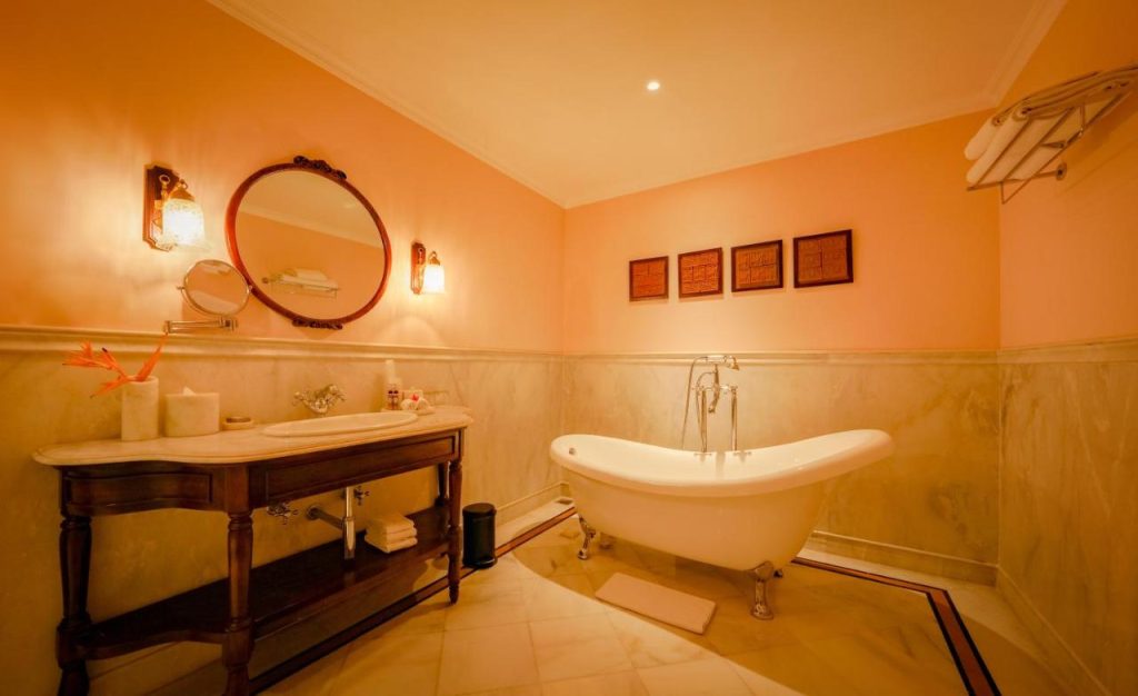 Raajkutir, Kolkata Bathroom