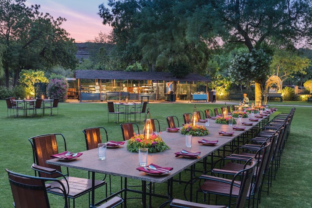 WelcomHeritage Bal Samand Lake Palace- outdoor dining