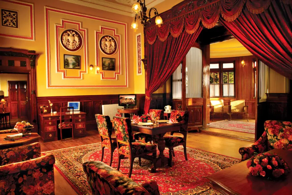 Welcomheritage Fernhills Ooty Room