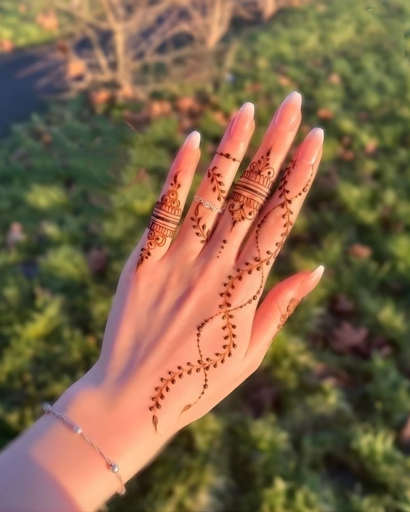 17 Simple mehndi design suitable for office and daily wear