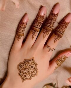 Finger mehndi design with clean and simple detailing