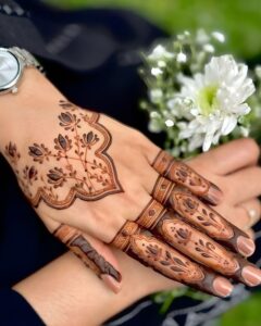 Minimal mehndi design with clean lines and open space