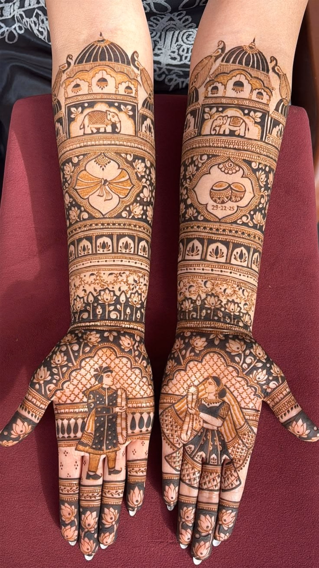 Full Hand Bridal Mehndi Design With Mandap Scene