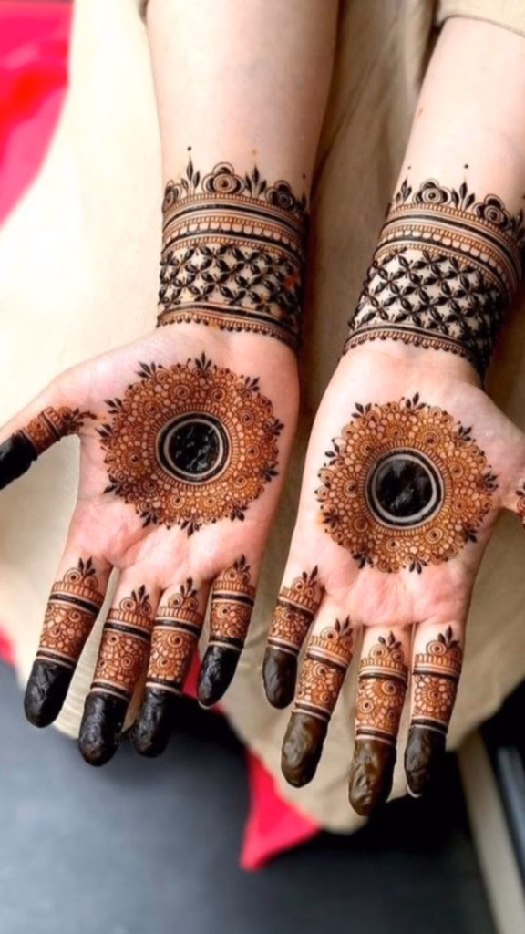 Gol Tikki Mehndi Front Hand Concentric Rings Dots